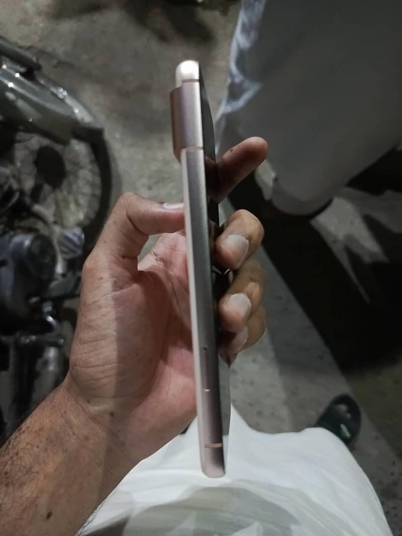 Google Pixel 8 2