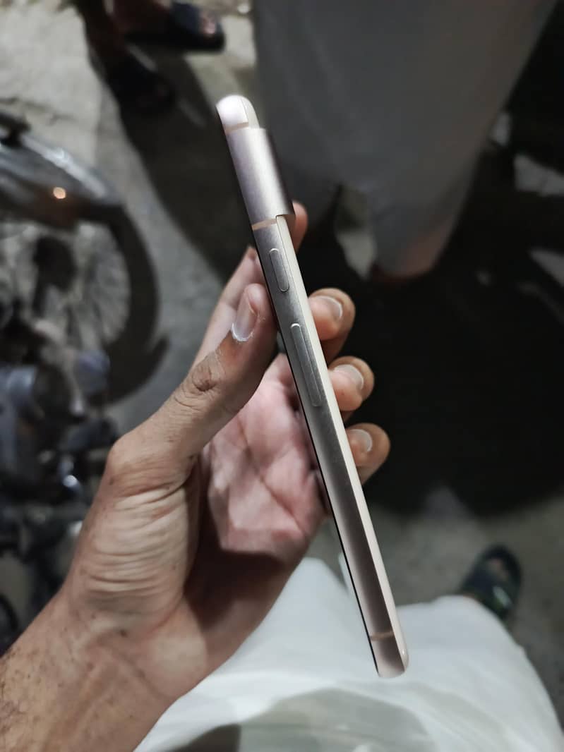 Google Pixel 8 3
