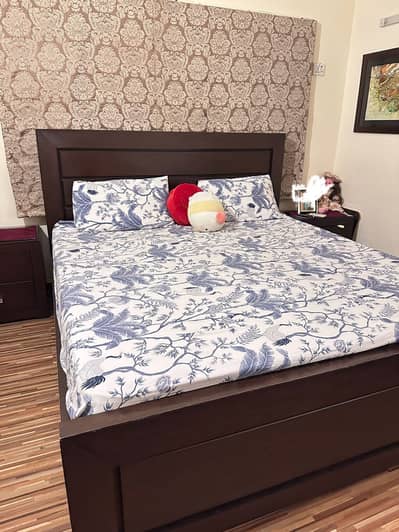 Bed with side tables and standing dressing table