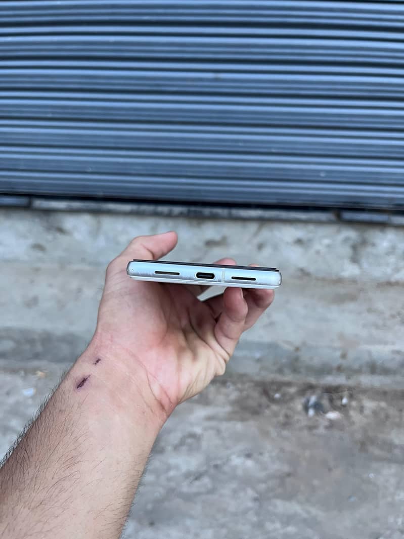 Google Pixel 7 4
