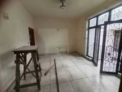 1 KANAL UPPER PORTION AVAILABLE FOR RENT IN DHA PHASE 2