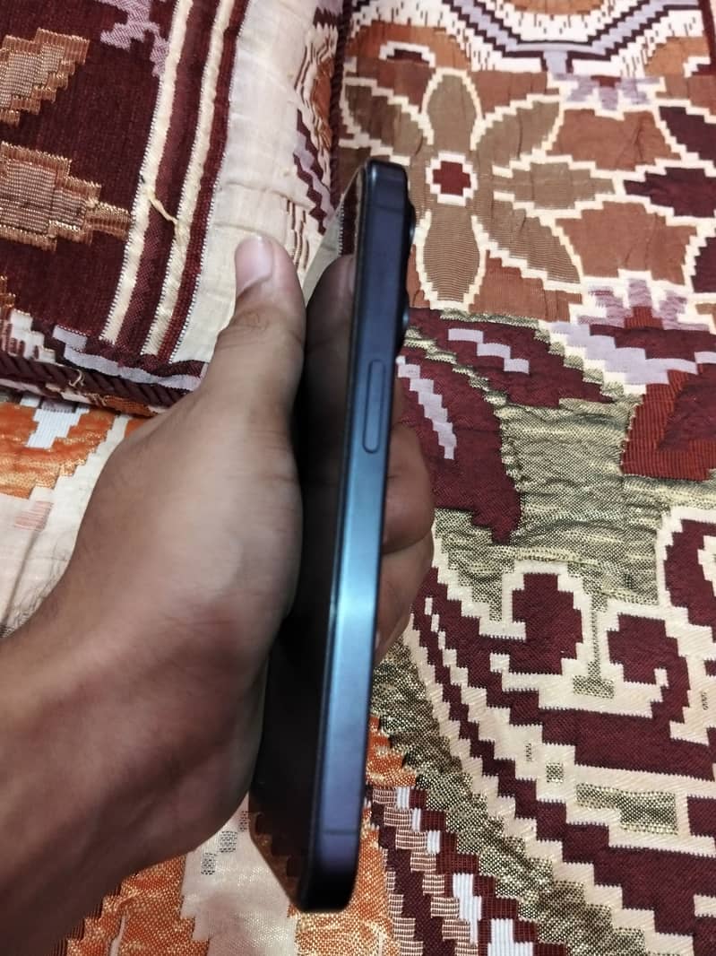Apple iPhone 15 Pro 1