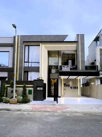 10 Marla Luxury House is Available for Rent in Bahria Town Lahore