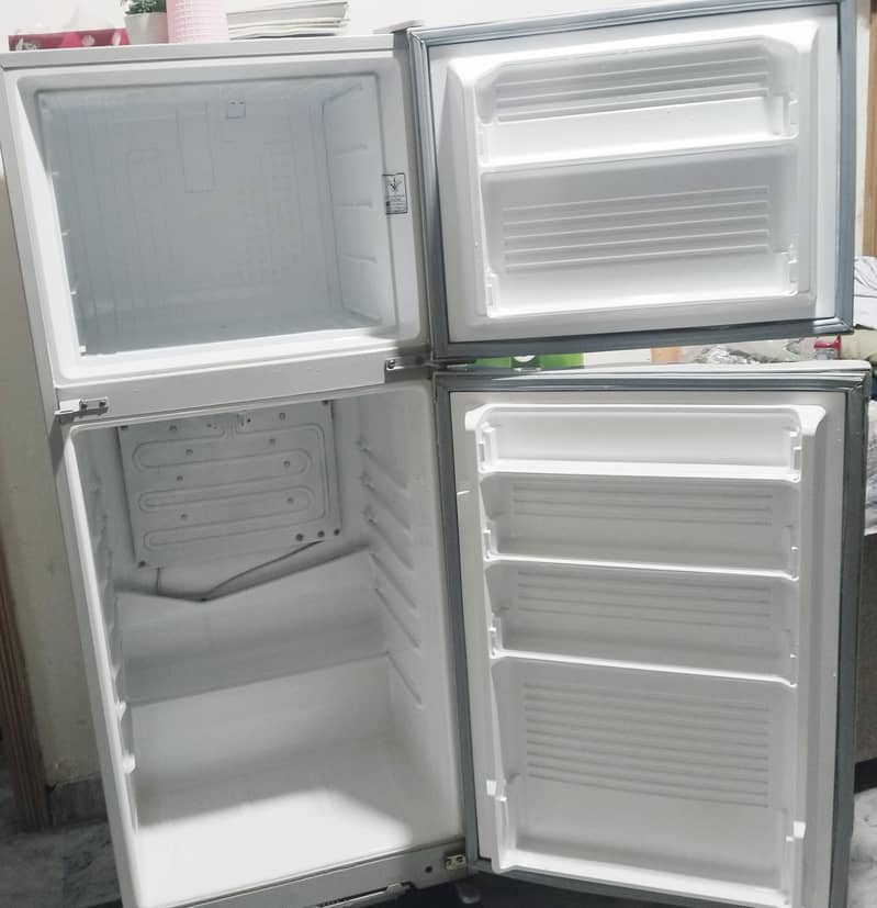 DAWLANCE FRIDGE 3