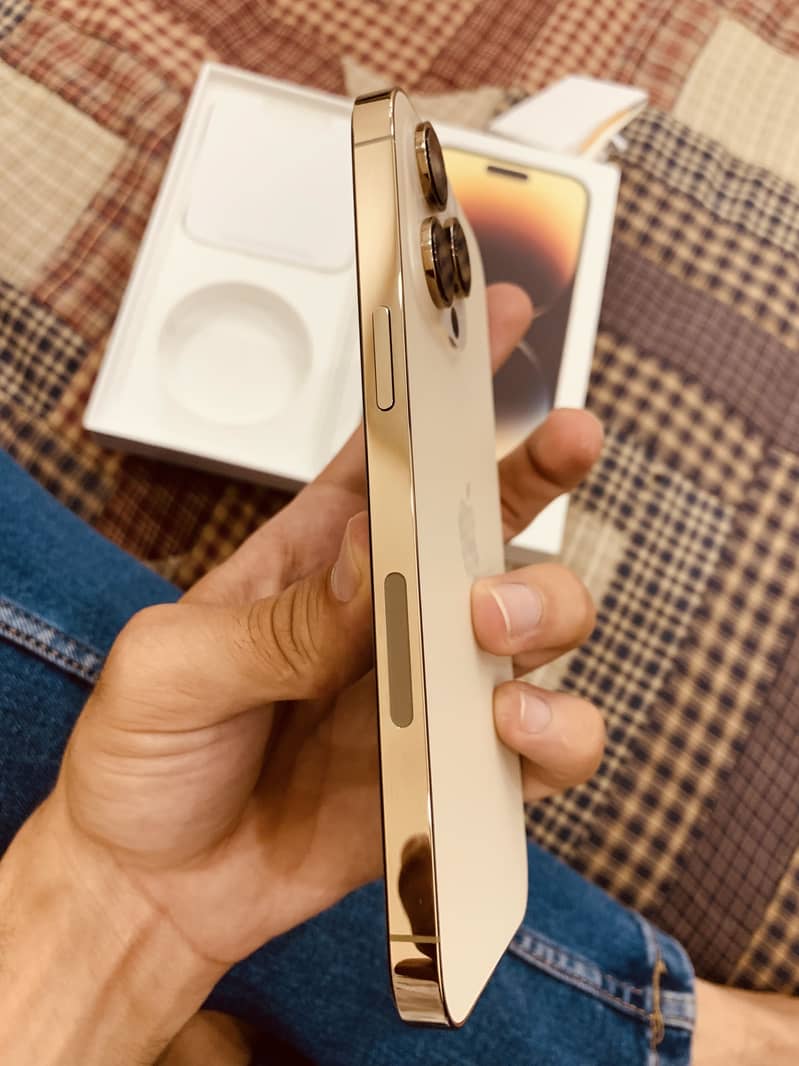 iPhone 14 Pro Max 2