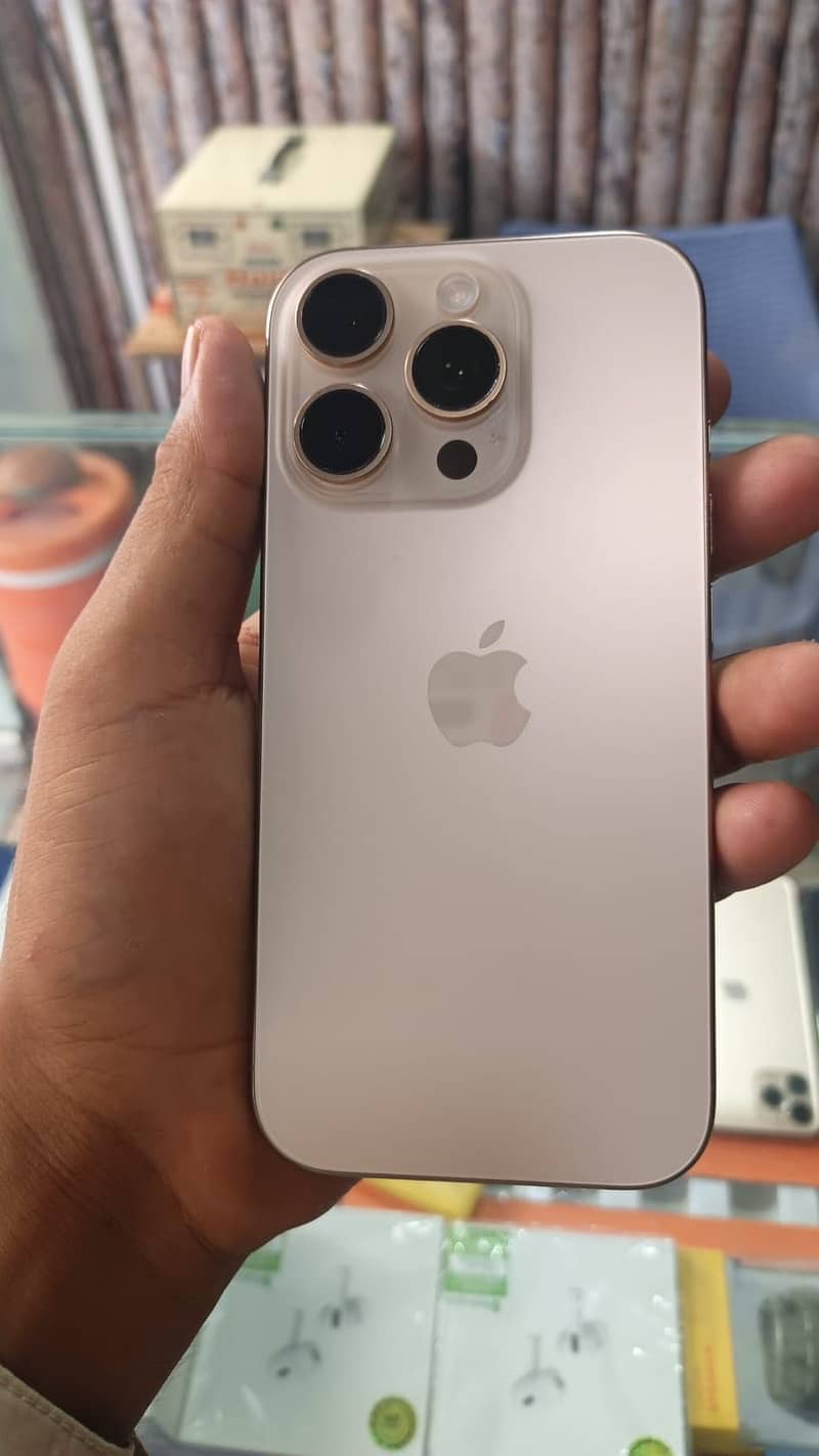 Apple iPhone 16 Pro 0