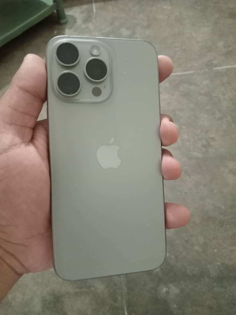 Apple iPhone 15 Pro Max 0