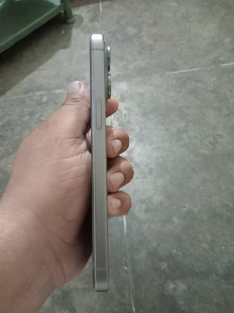 Apple iPhone 15 Pro Max 1