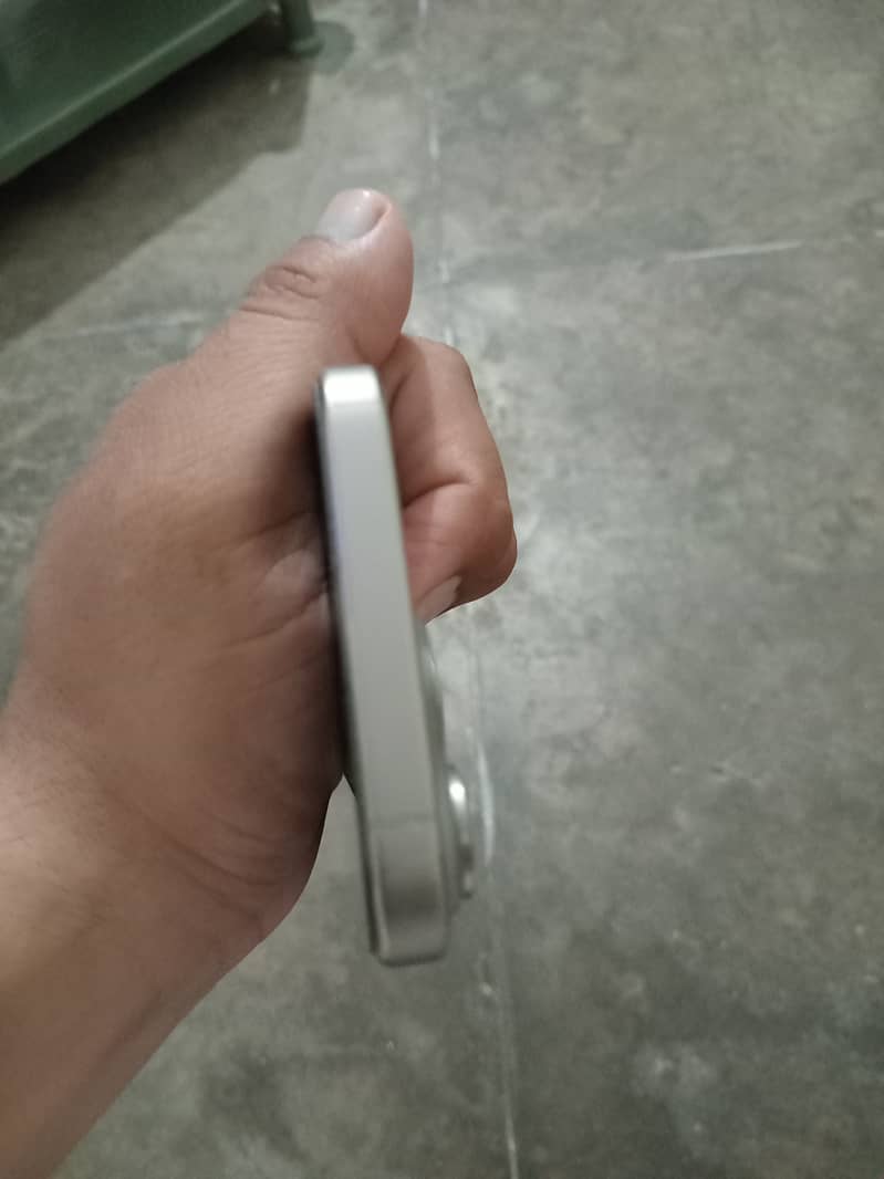 Apple iPhone 15 Pro Max 2