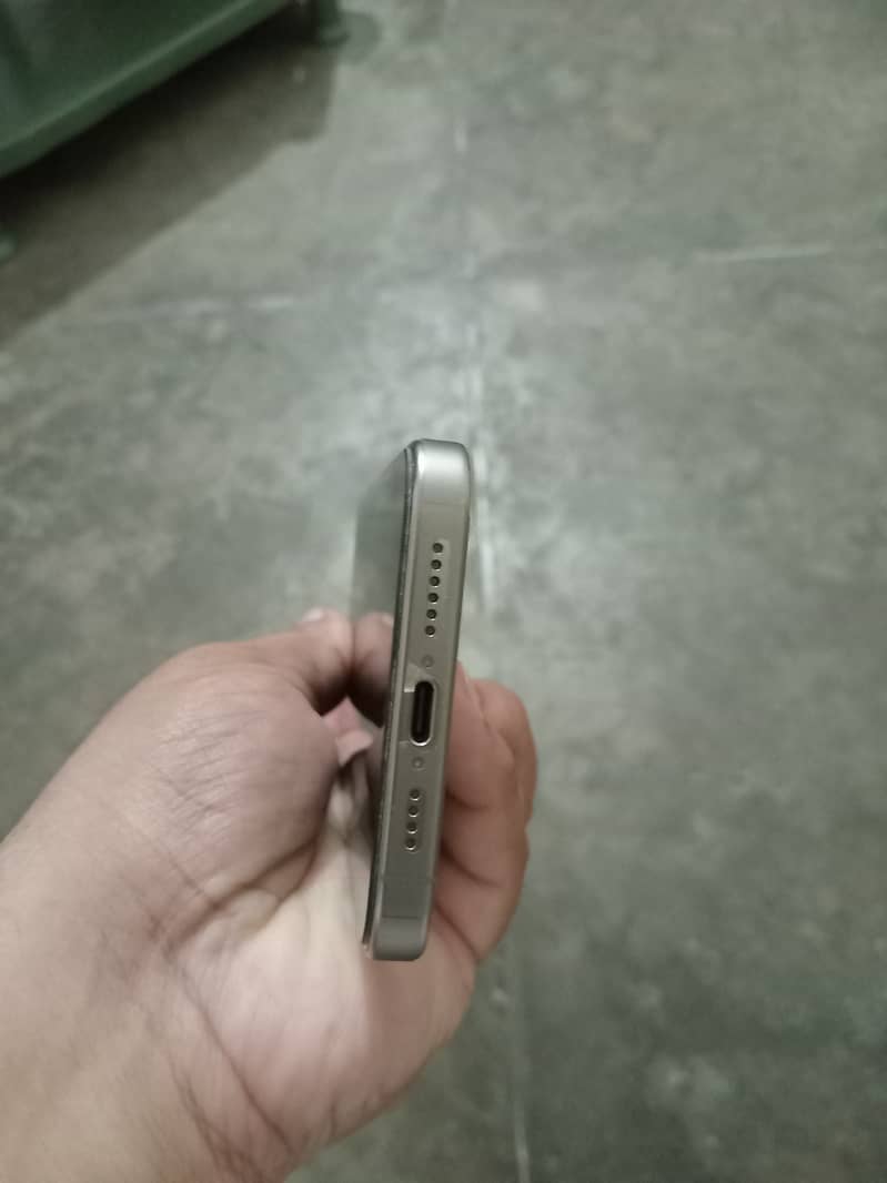 Apple iPhone 15 Pro Max 3