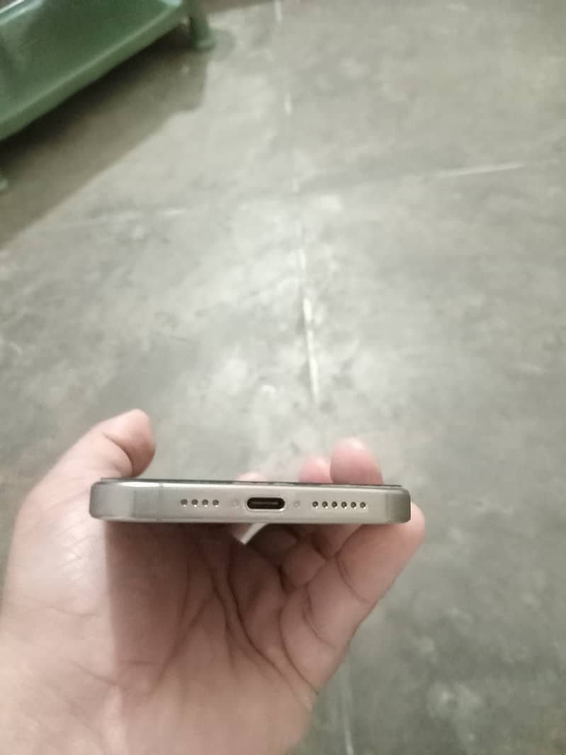 Apple iPhone 15 Pro Max 4