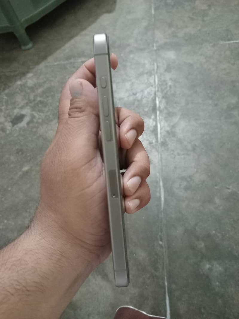 Apple iPhone 15 Pro Max 5