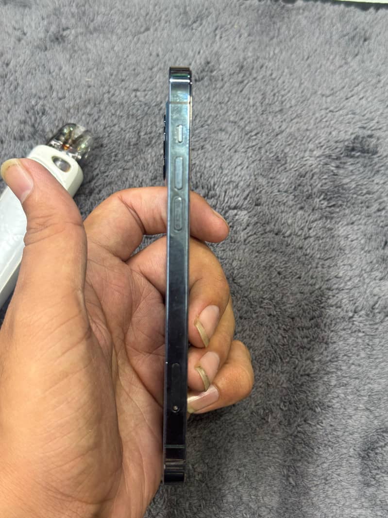 Apple iPhone 12 Pro 2