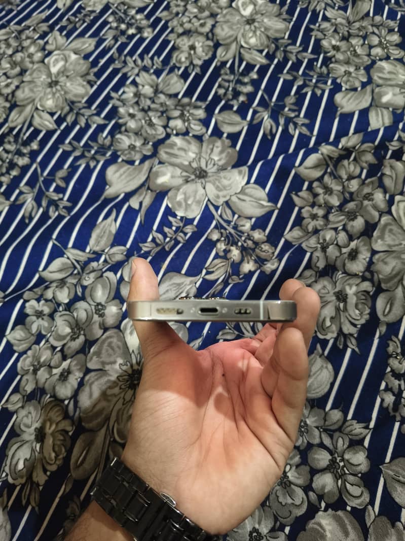 Apple iPhone 13 Pro 1