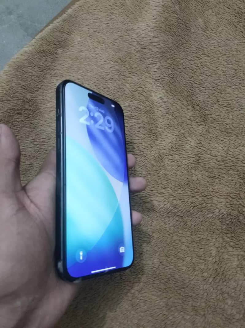 Apple iPhone 15 Pro Max 3