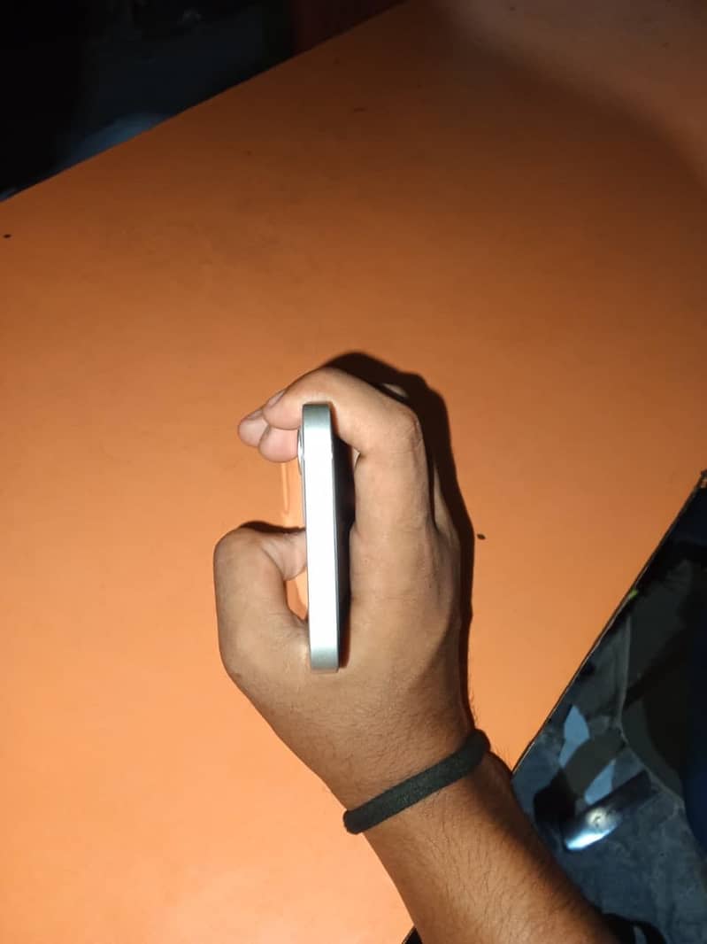 Apple iPhone 12 1