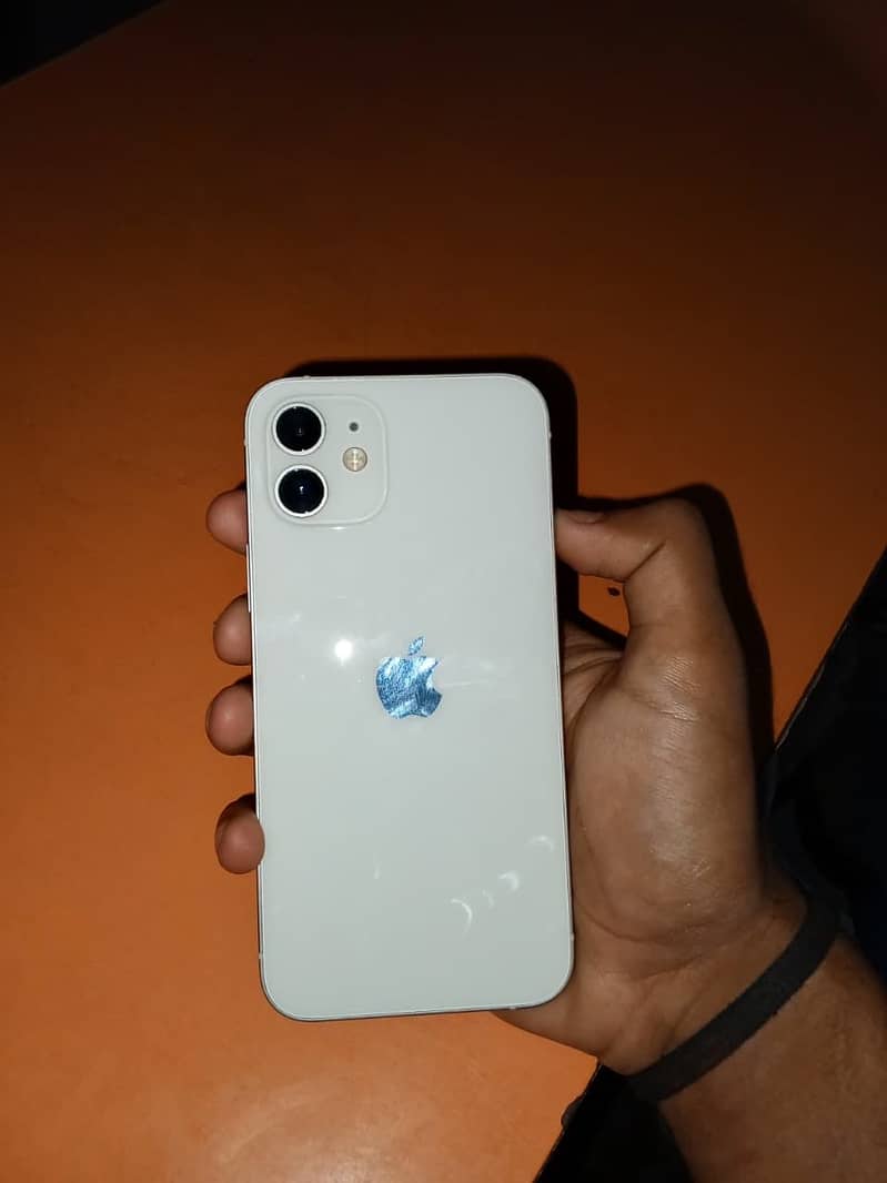 Apple iPhone 12 4