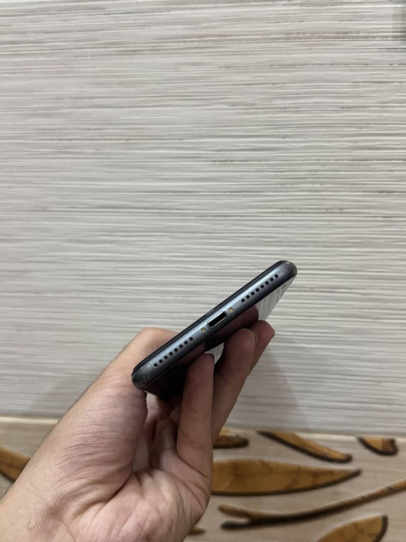 iPhone 8plus pta 4