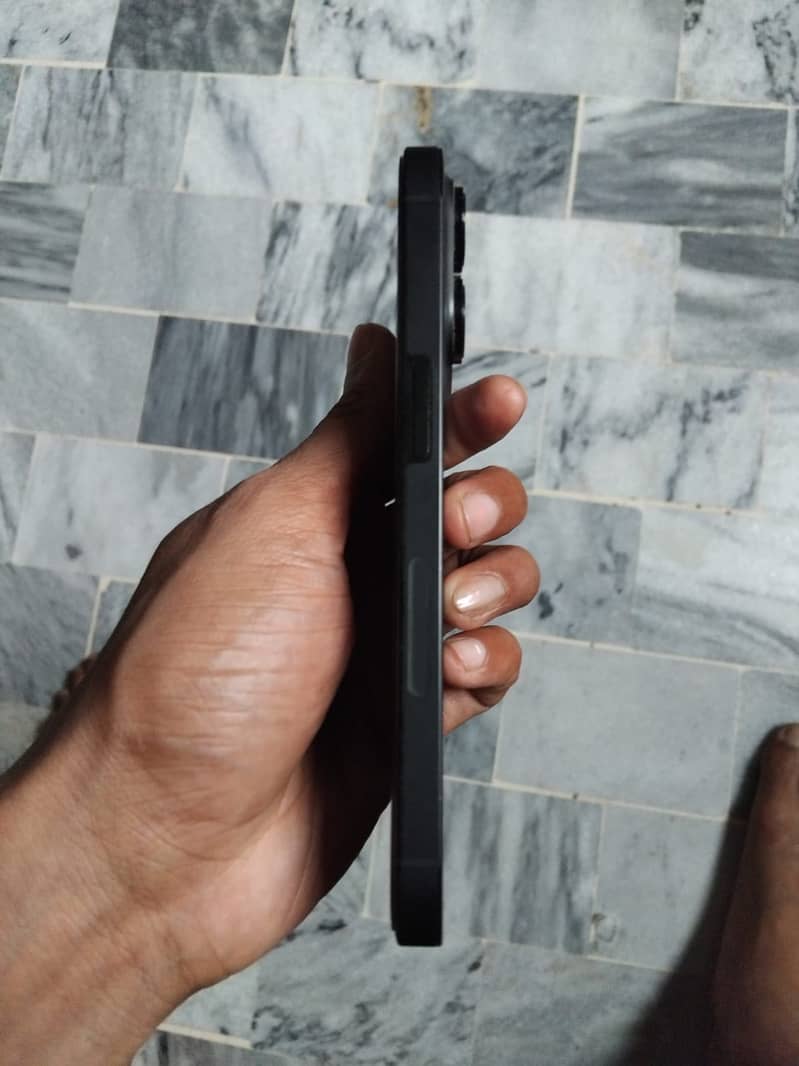 Apple iPhone 14 Pro 2