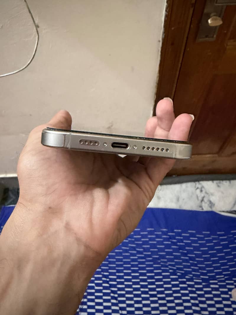 Apple iPhone 15 Pro Max 1