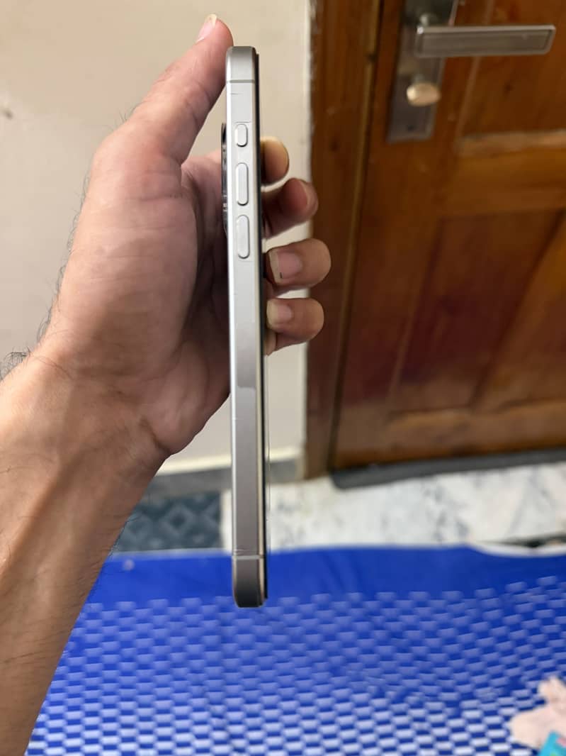 Apple iPhone 15 Pro Max 3