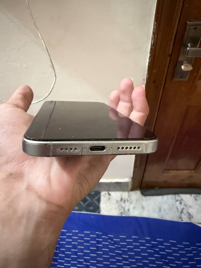 Apple iPhone 15 Pro Max 4