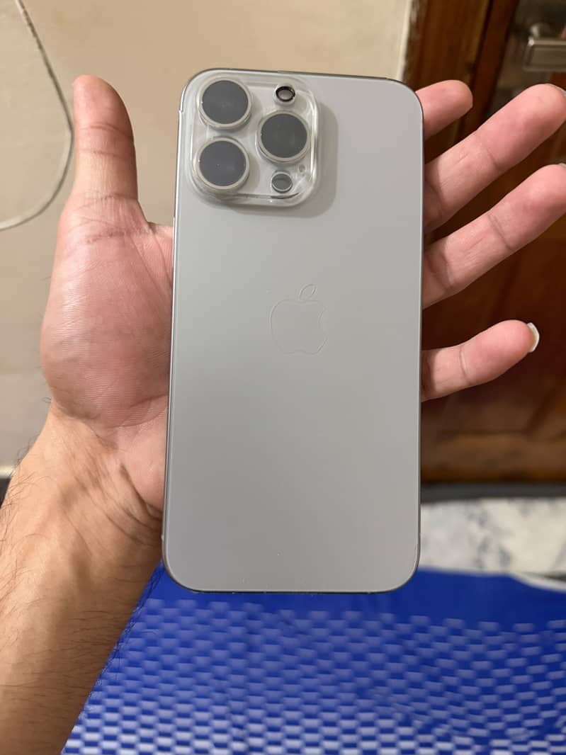 Apple iPhone 15 Pro Max 6