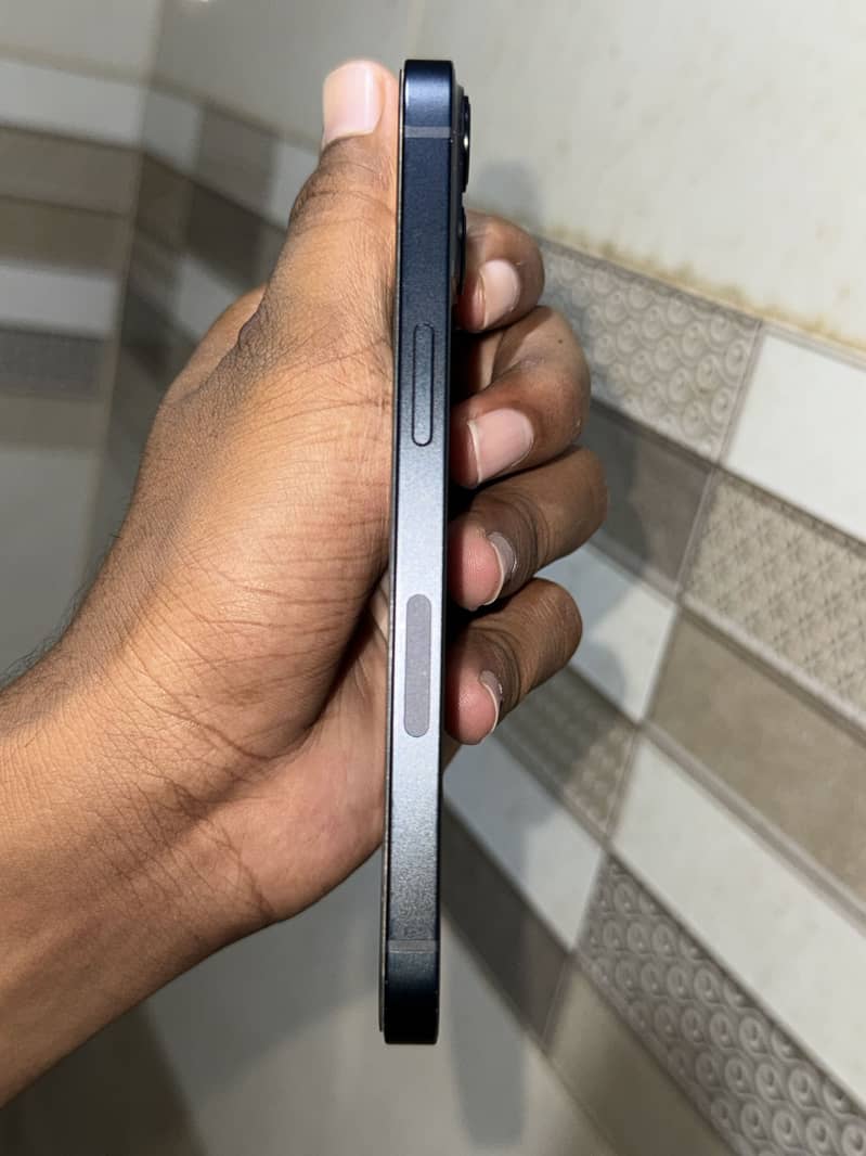 Apple iPhone 13 2