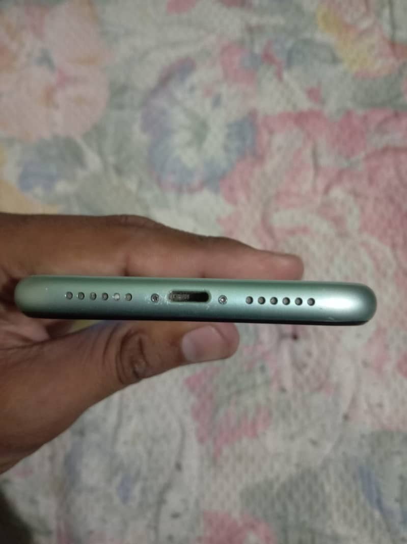 Apple iPhone 11 0