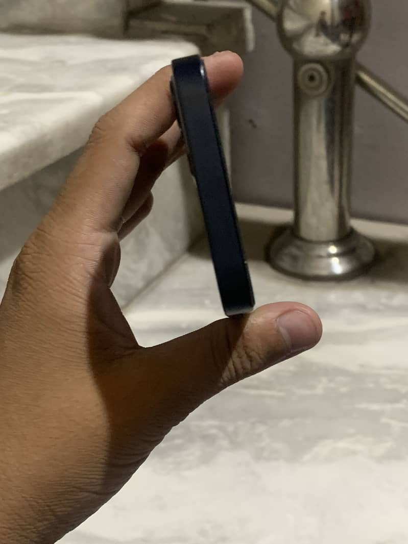 Apple iPhone 12 mini 1