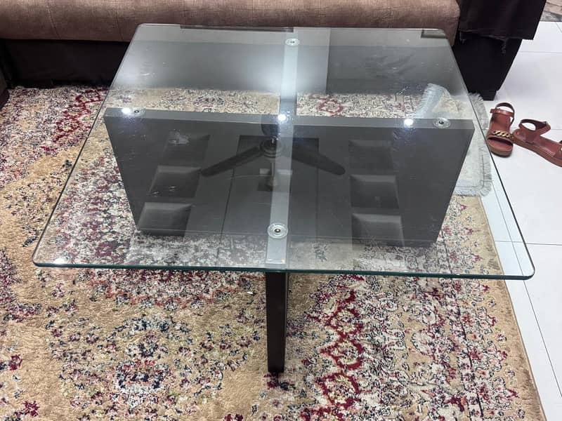 Centre table with 4 stools 2