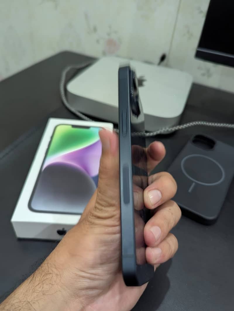 iPhone 14 4