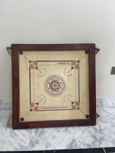 Carrom board