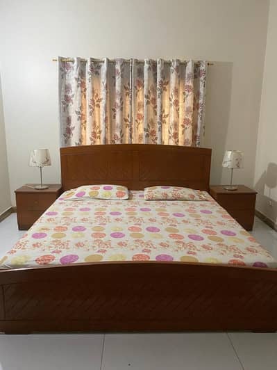 Classic Solid Wood Bed Set with Side Tables – Great Condition!