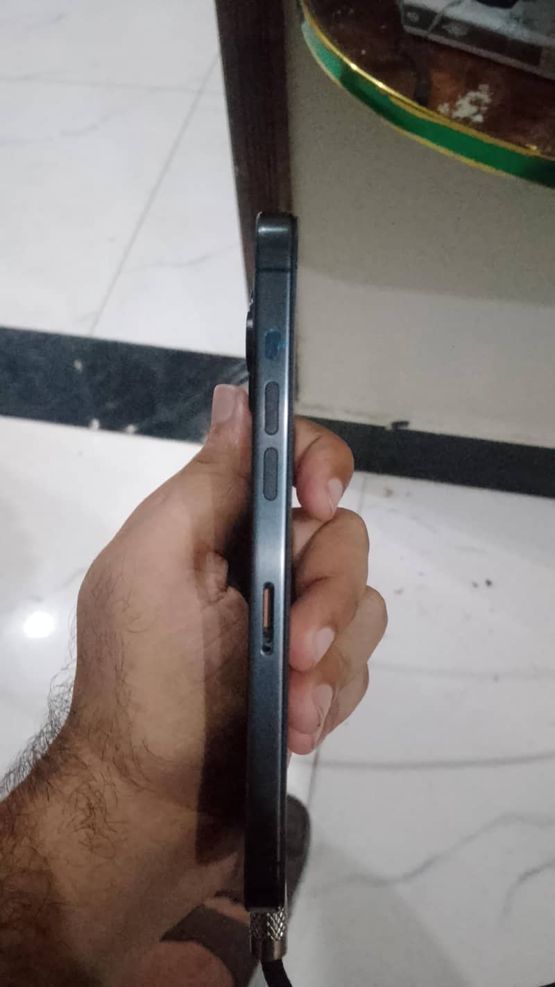 Apple iPhone 15 Pro Max 1