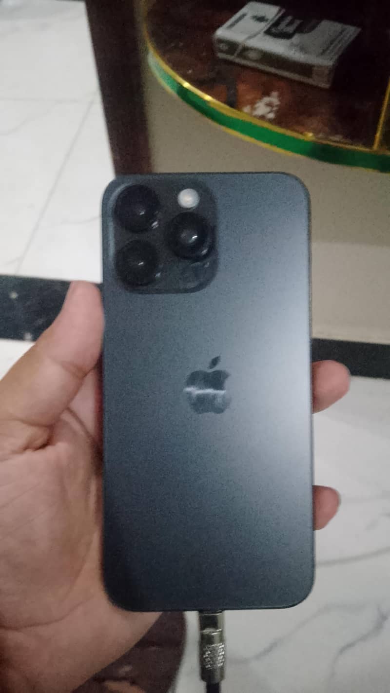 Apple iPhone 15 Pro Max 2