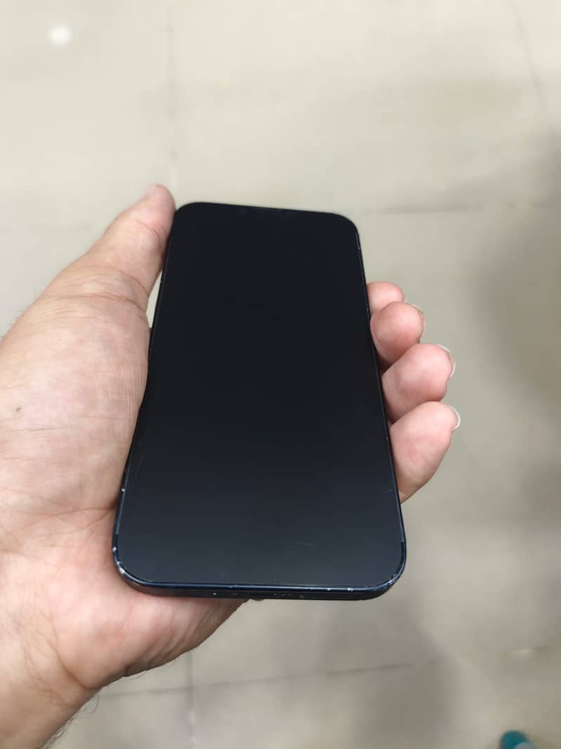 Apple iPhone 13 2