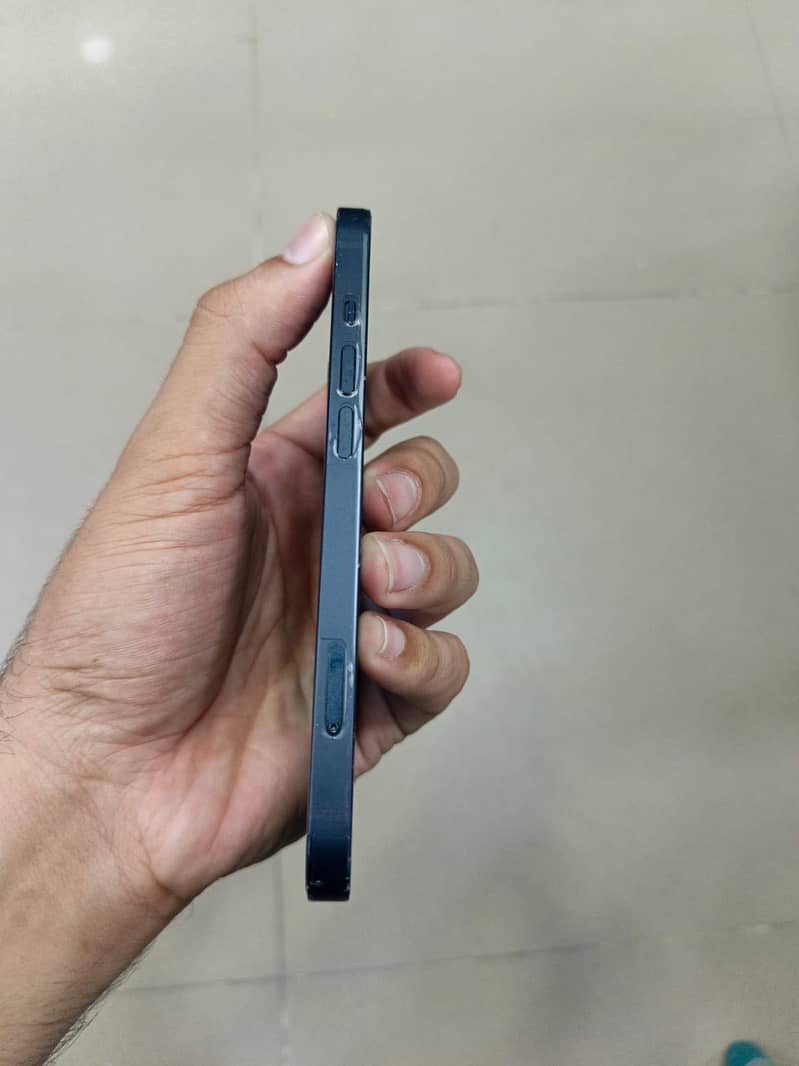 Apple iPhone 13 11