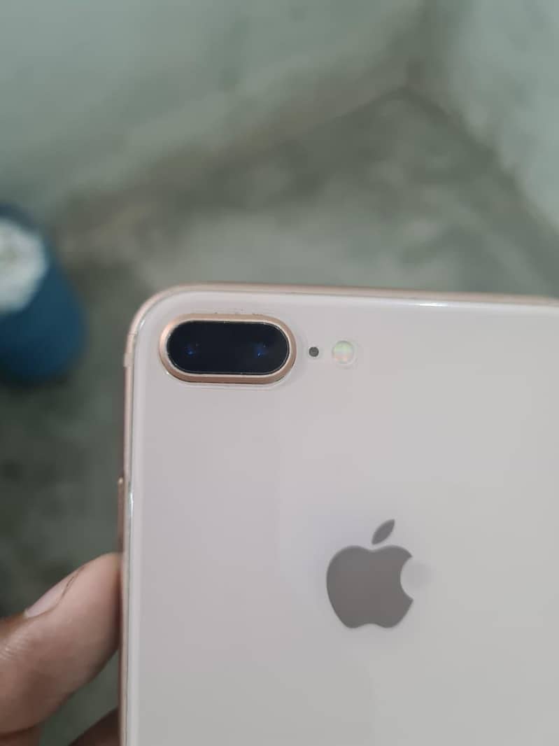 Apple iPhone 8 Plus 0