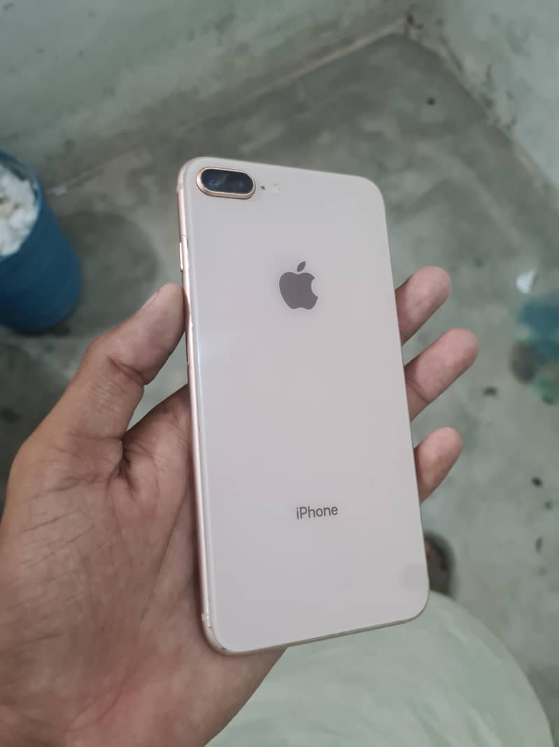 Apple iPhone 8 Plus 1