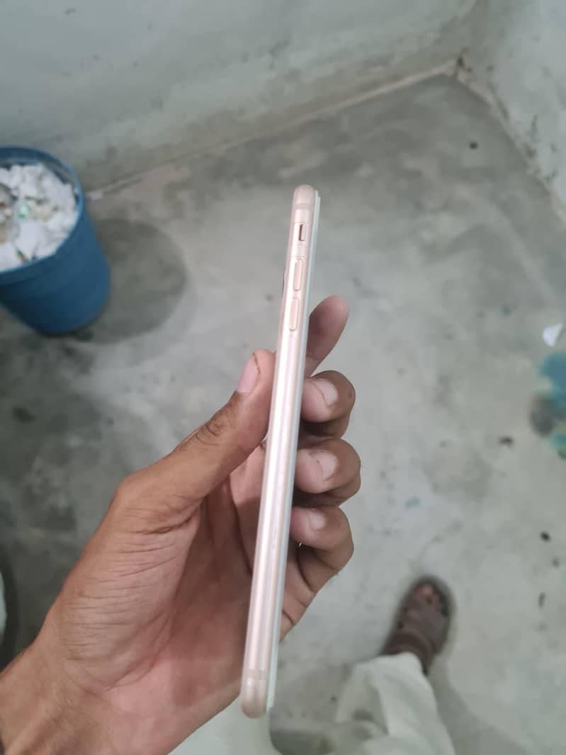 Apple iPhone 8 Plus 3