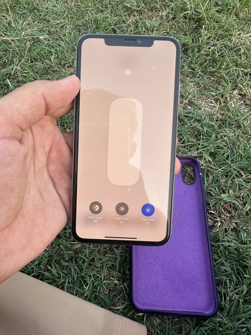 Apple iPhone XS Max 3