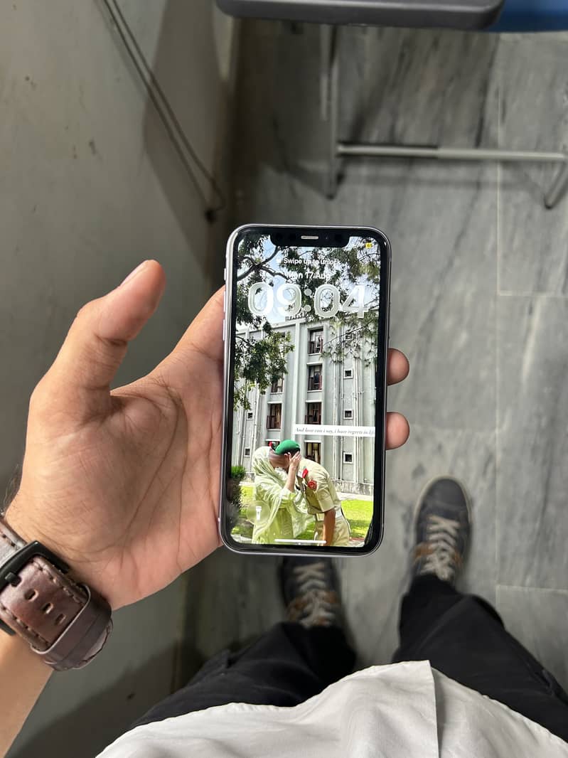 Apple iPhone 11 0