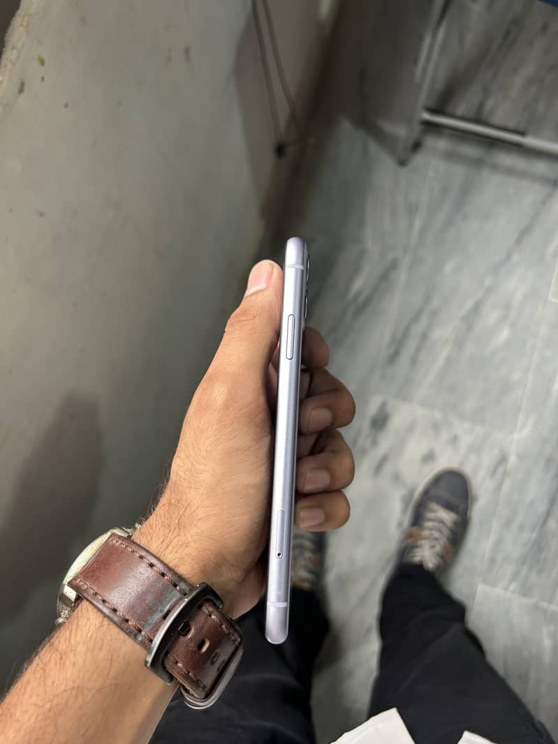 Apple iPhone 11 3