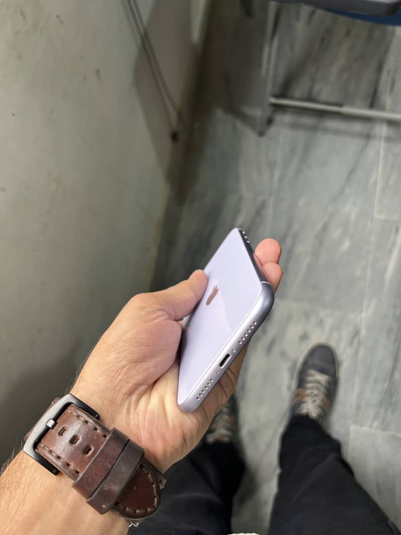Apple iPhone 11 4