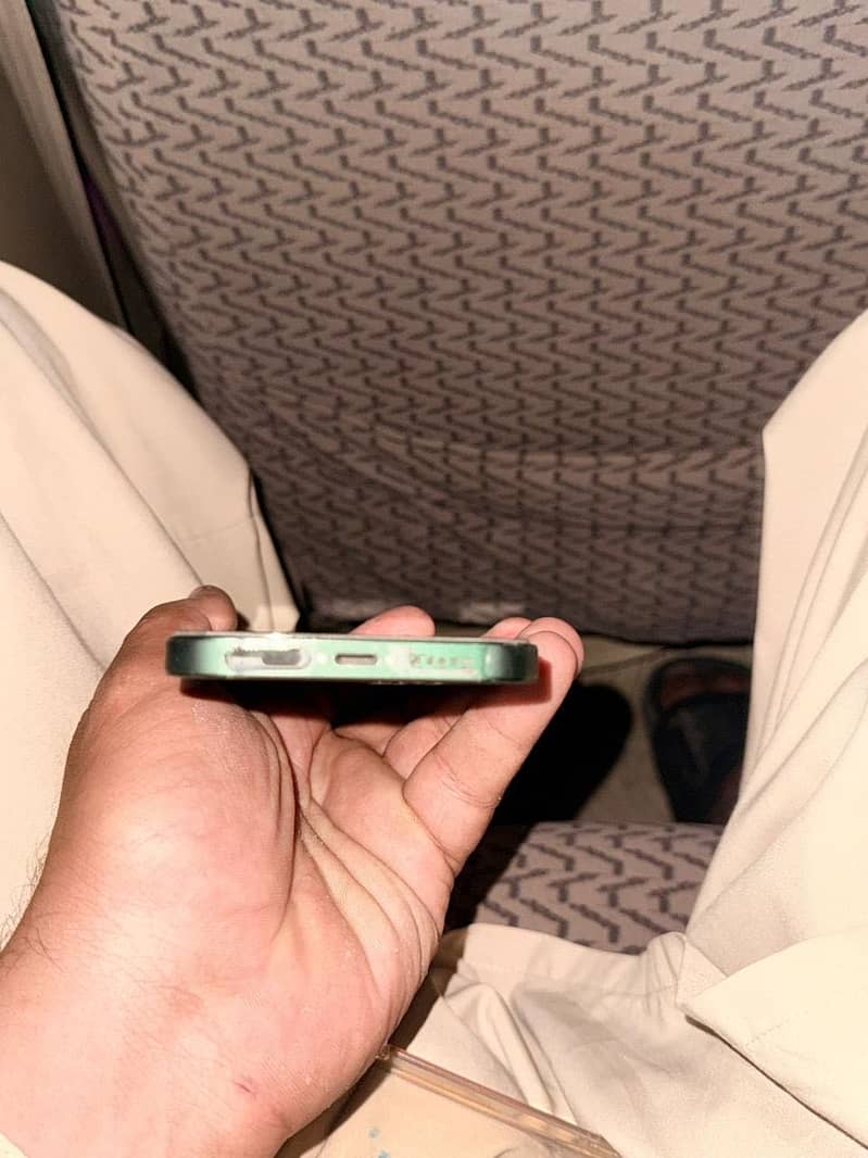 Apple iPhone 13 2