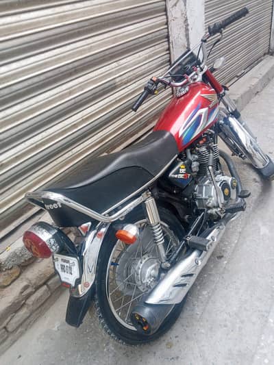 peshwar nombr nombr good sound and condion bik