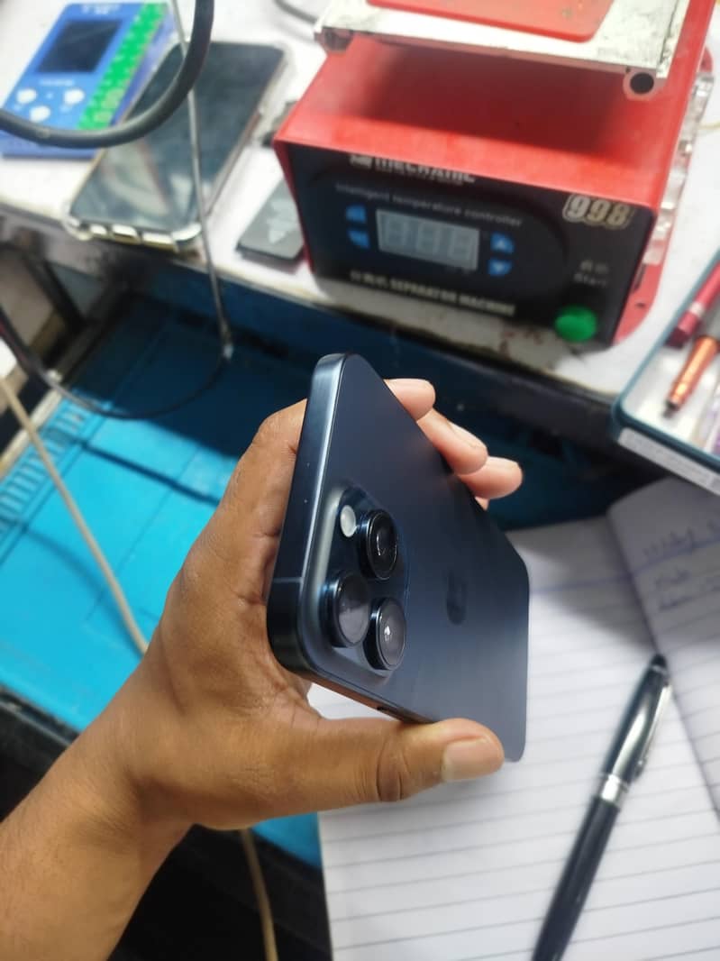 Apple iPhone 15 Pro Max 2