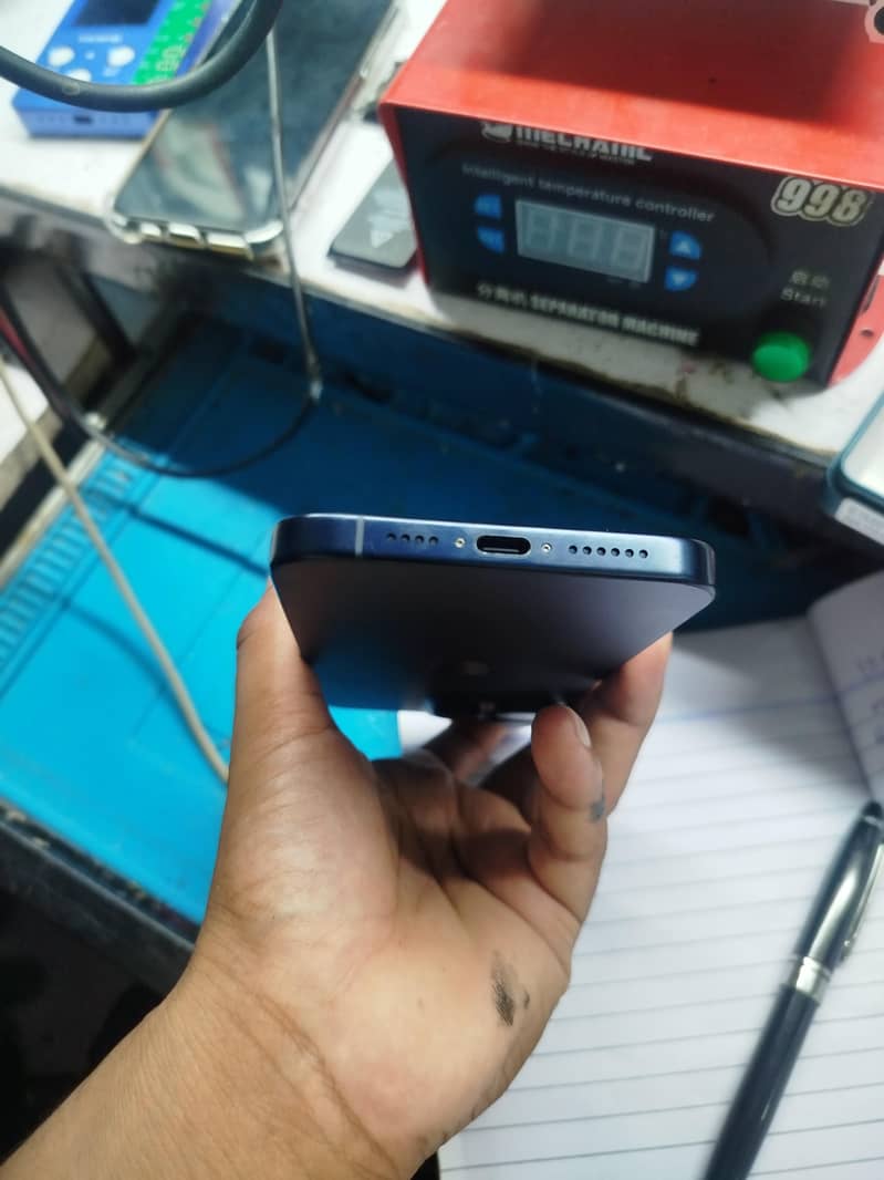 Apple iPhone 15 Pro Max 4