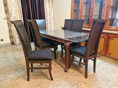 Cheap 6 seat dining table in excellent condition